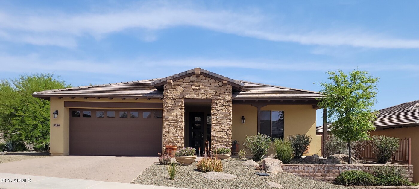 3266 Rising Sun Ridge in Wickenburg, AZ - Building Photo