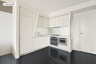 123 Washington St in New York, NY - Building Photo - Building Photo