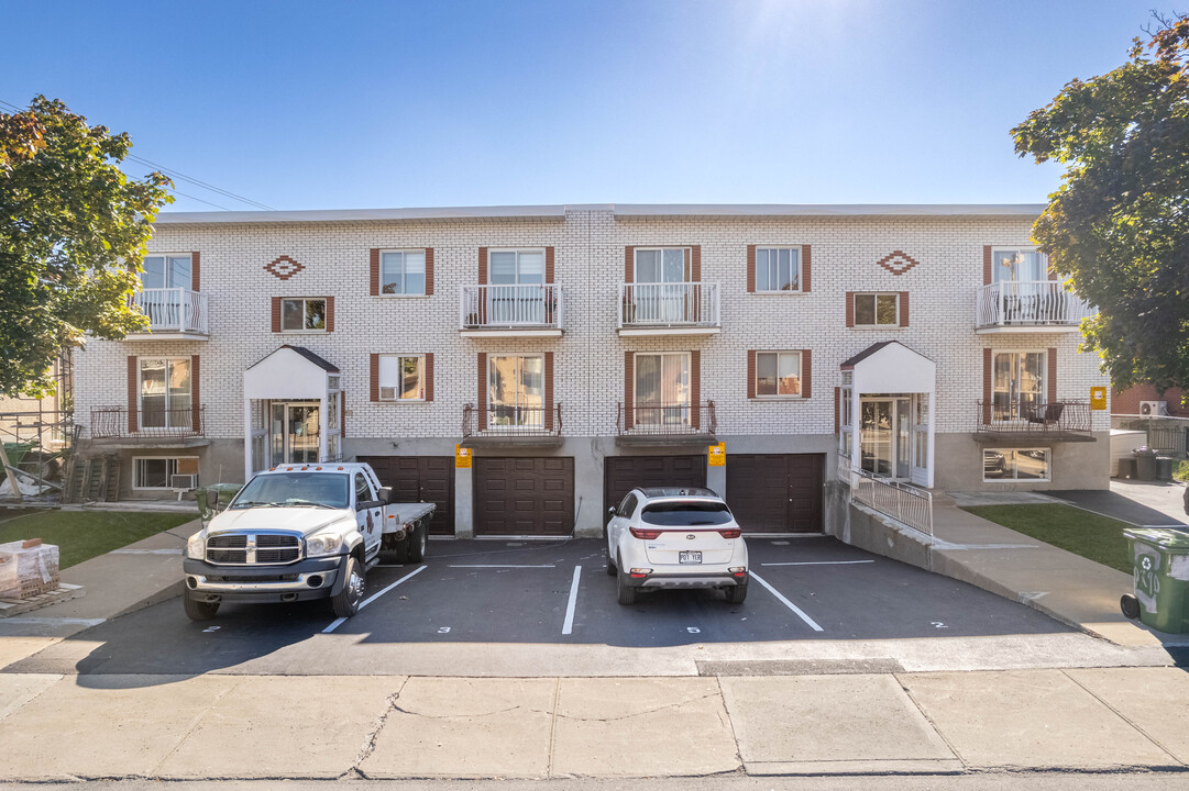 8800 Maurice-Duplessis Boul in Montréal, QC - Building Photo