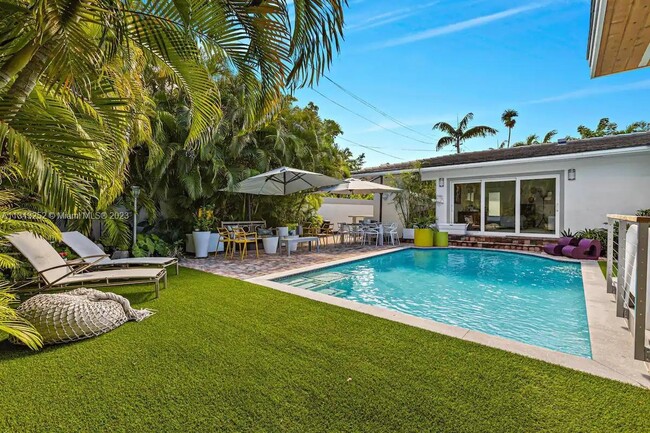 property at 1616 S Bayshore Dr