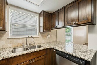 111 Rhonda St in Del Rio, TX - Foto de edificio - Building Photo