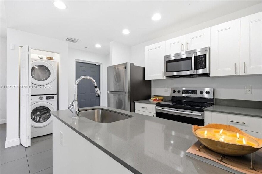 541 NW 33rd St, Unit 5 in Miami, FL - Building Photo