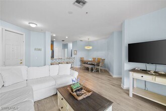 1305 Sweetwater Cove in Naples, FL - Building Photo - Building Photo