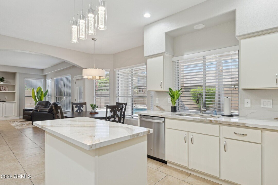16630 N 61st Pl in Scottsdale, AZ - Building Photo