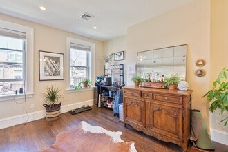 121 Pembroke St, Unit 3 in Boston, MA - Foto de edificio - Building Photo