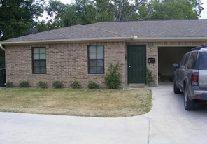 6110 Willis St in Groves, TX - Building Photo