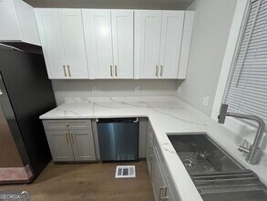 635 Birchwood Ln SW in Marietta, GA - Foto de edificio - Building Photo