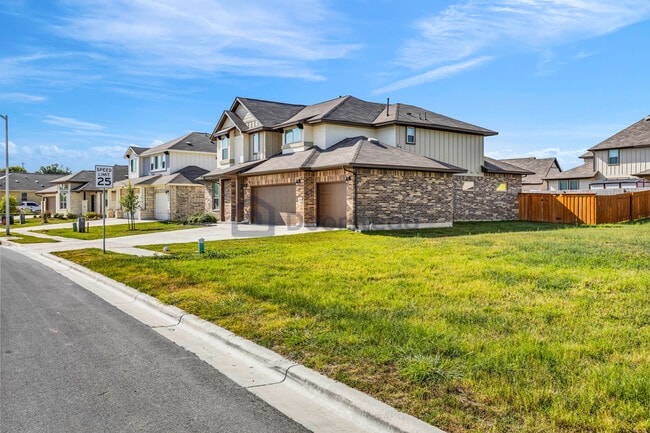 146 Dogvane Cir in Kyle, TX - Foto de edificio - Building Photo