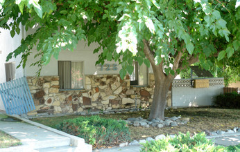 726 E Orange Ave in Burbank, CA - Building Photo - Building Photo