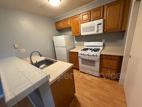 8963 El Mirador Dr in Elk Grove, CA - Building Photo - Building Photo