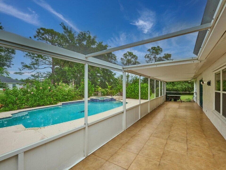 17567 84th Ct N in The Acreage, FL - Building Photo