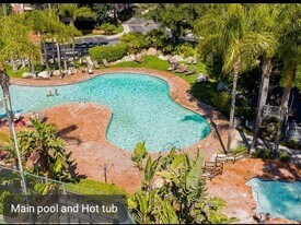 5565 Canoga Ave, Unit # in Woodland Hills, CA - Building Photo