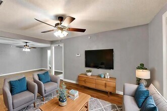 307 E 15th St in Irving, TX - Building Photo - Building Photo