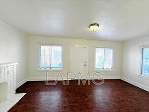 2414 1/2 E 3rd St in Los Angeles, CA - Building Photo - Building Photo