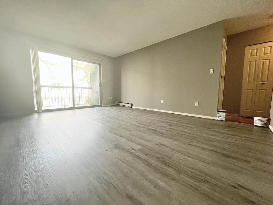 1755 No 9 Highway203 in Agassiz, BC - Building Photo