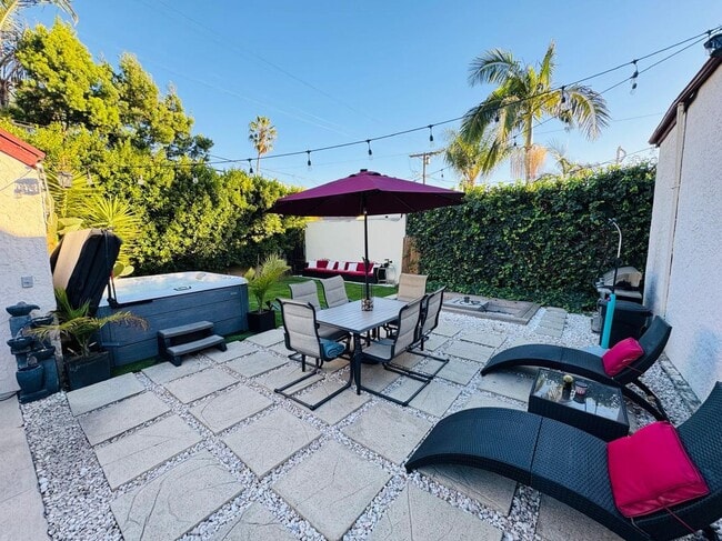 1344 S Curson Ave in Los Angeles, CA - Building Photo - Building Photo