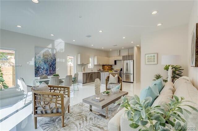 696 NE 43rd St in Oakland Park, FL - Building Photo - Building Photo