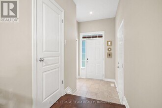 270 Keyrock Dr in Ottawa, ON - Building Photo - Building Photo