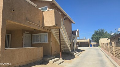38551 10th St E in Palmdale, CA - Building Photo - Building Photo