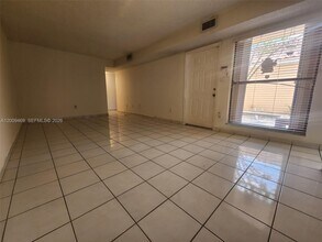 11810 SW 80th St in Miami, FL - Building Photo - Building Photo