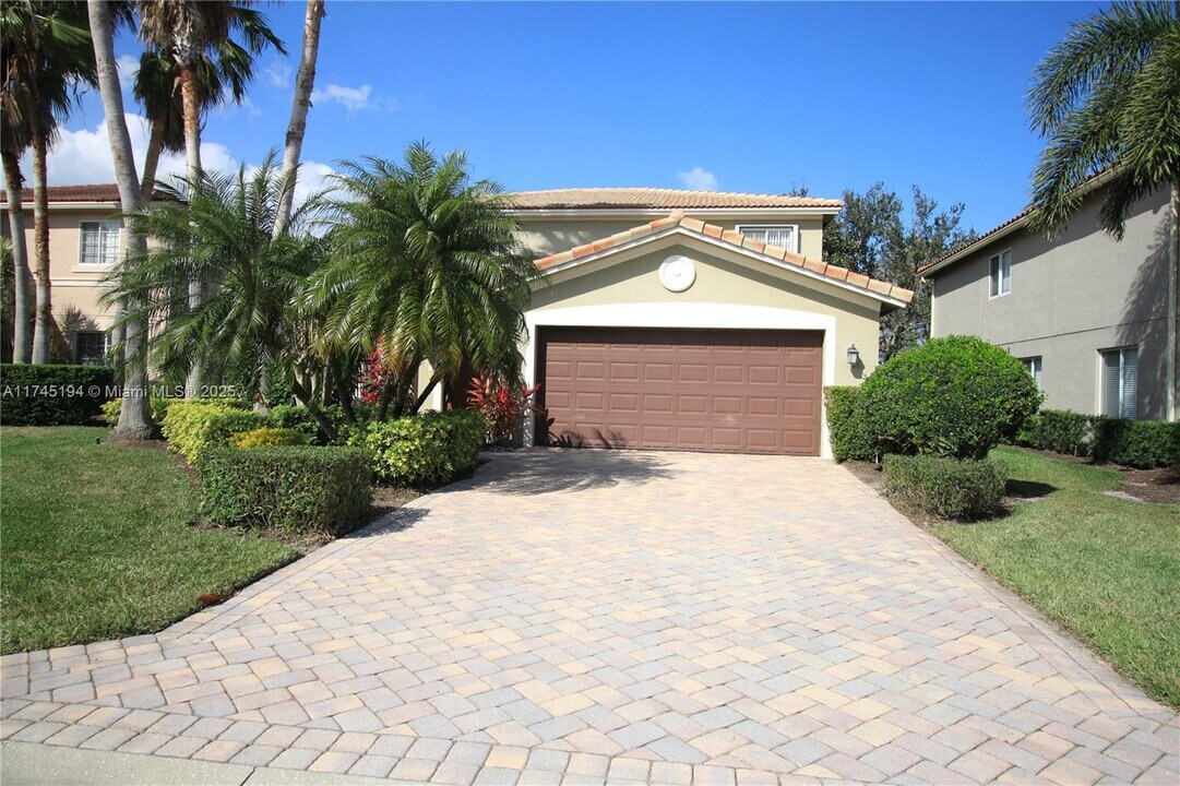 4648 56th Ln in Vero Beach, FL - Building Photo