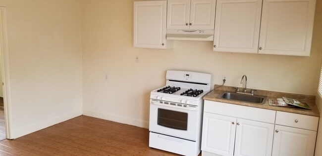 405 E Cook St in Santa Maria, CA - Building Photo - Building Photo