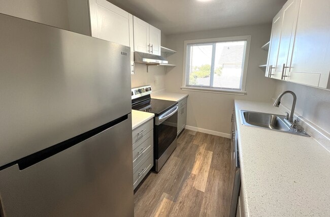 Aladdin Townhomes in Tacoma, WA - Building Photo - Building Photo