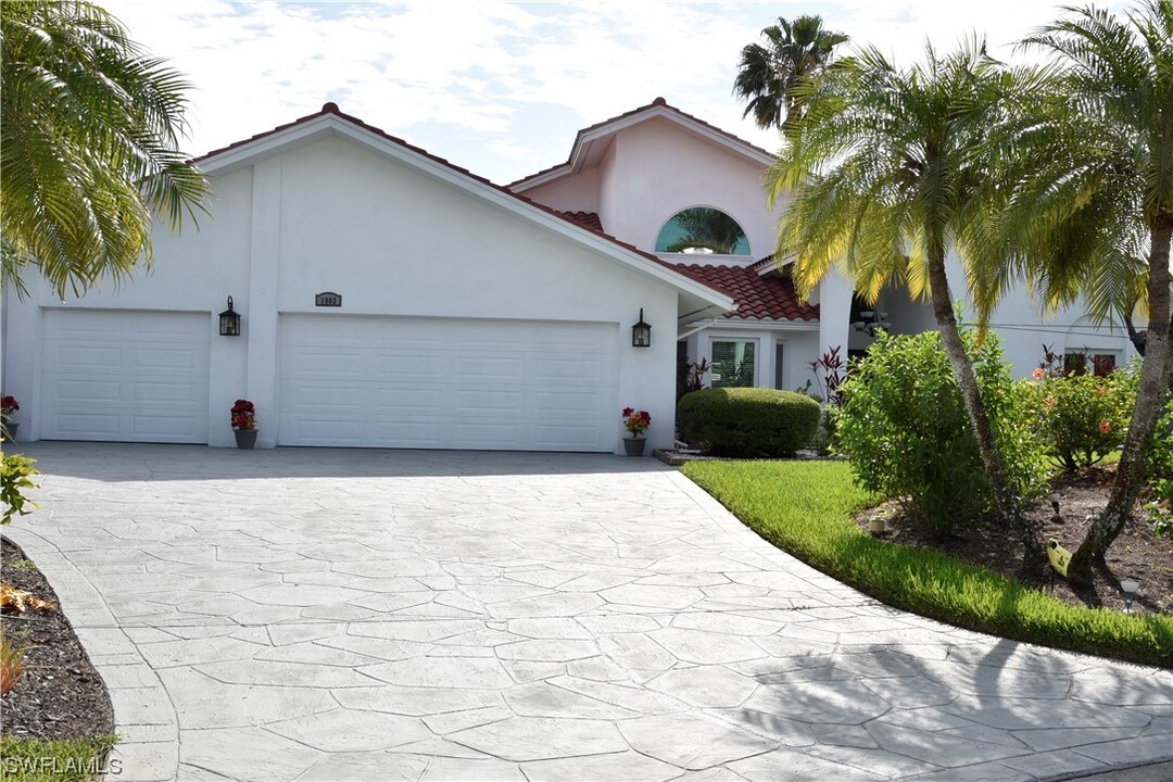 1903 Prince Dr in Naples, FL - Foto de edificio