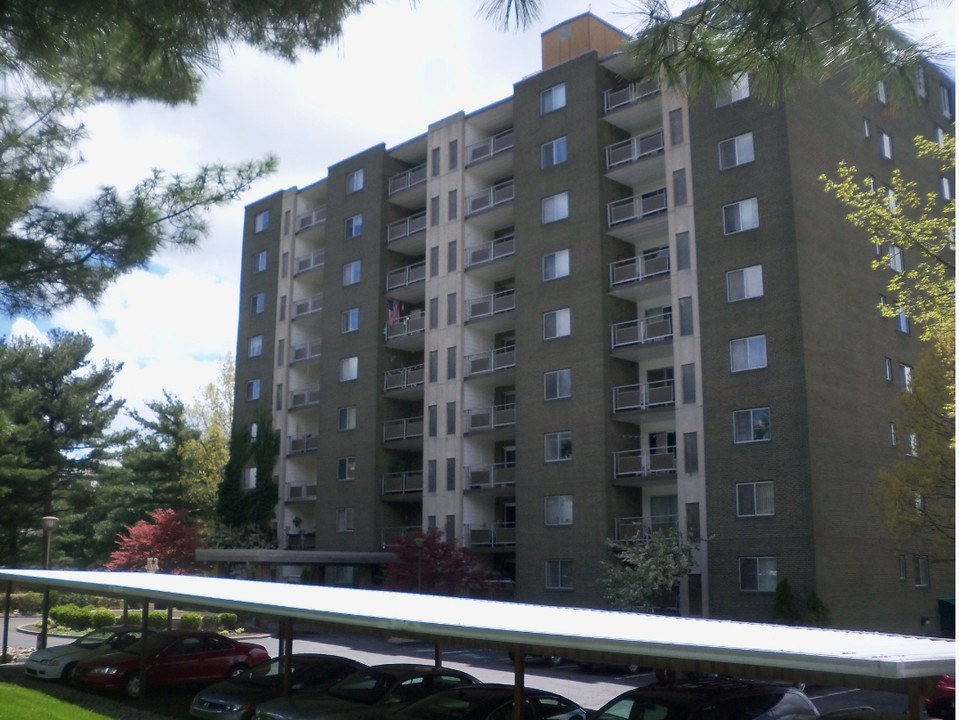 Executive House Apartments in Washington, PA - Foto de edificio