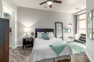 Elizabeth Square Apartments in Charlotte, NC - Foto de edificio - Building Photo
