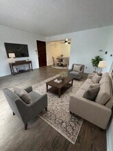 1306 W Michigan Ave, Unit 06 in Battle Creek, MI - Foto de edificio - Building Photo