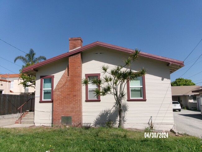 property at 220 S Santa Cruz St