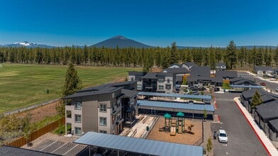 Mckenzie Meadows in Sisters, OR - Foto de edificio - Building Photo