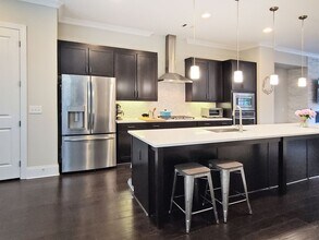 1374 Doublegate Dr in Atlanta, GA - Building Photo - Building Photo