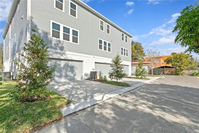 208 W Frances Ave in Tampa, FL - Foto de edificio - Building Photo