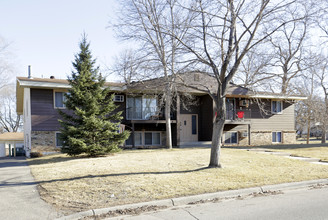 209 Clay St in Anoka, MN - Foto de edificio - Building Photo