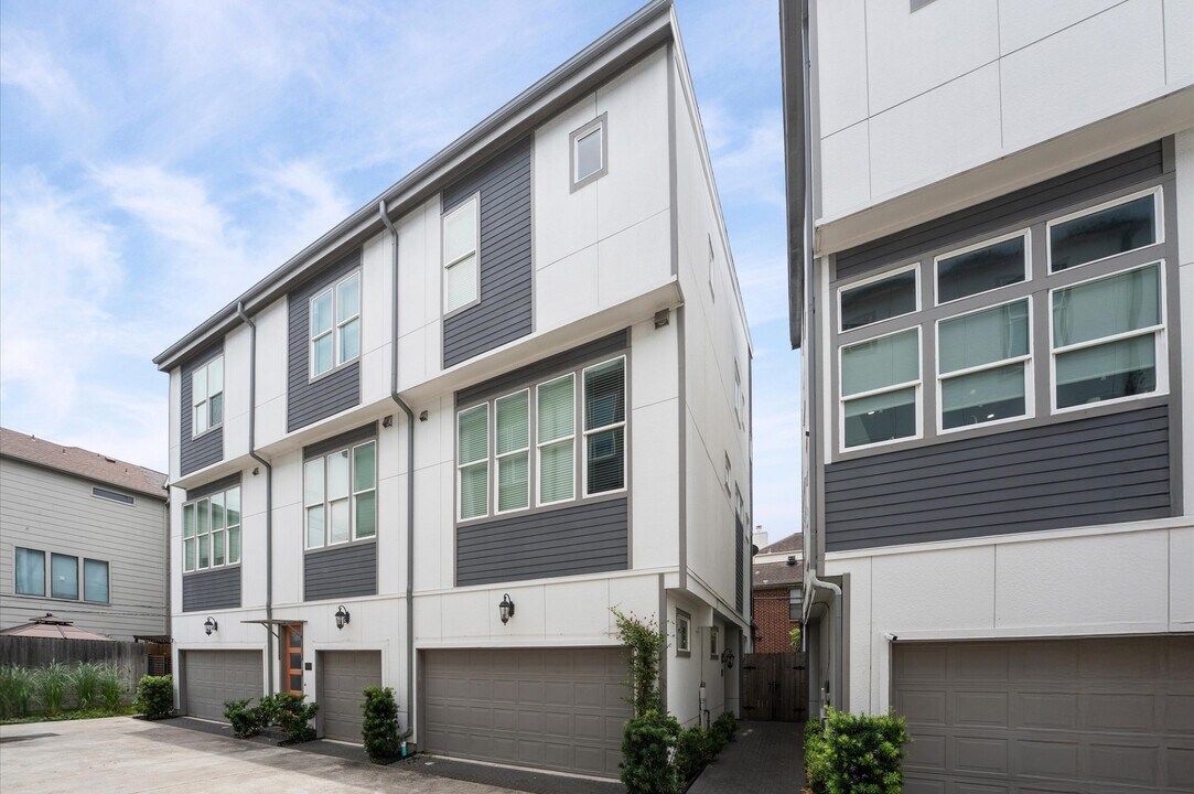 9635 Riddlewood Ln in Houston, TX - Building Photo