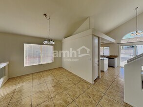 1951 Silver Whisper Ave in Las Vegas, NV - Foto de edificio - Building Photo