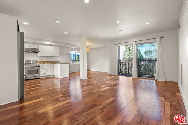 5315 Bellingham Ave in Los Angeles, CA - Building Photo - Building Photo