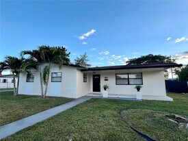 11950 SW 199th St in Miami, FL - Building Photo