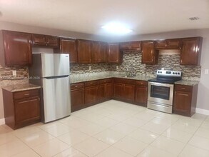 6621 NW 30th St in Sunrise, FL - Building Photo - Building Photo