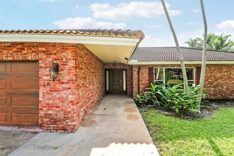 100 SW 15th Ct in Boca Raton, FL - Building Photo - Building Photo