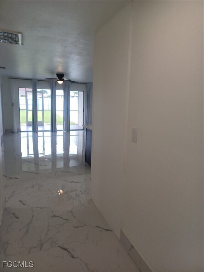 1102 SW 15th Terrace in Cape Coral, FL - Building Photo - Building Photo