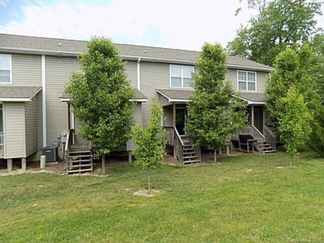 53 Mdw Gln Dr in Fletcher, NC - Building Photo - Building Photo