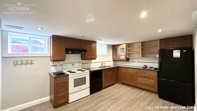 2-240 Markham Rd in Toronto, ON - Building Photo - Building Photo