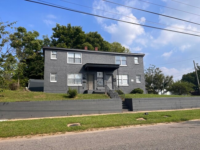 574 N 4th St, Unit 2 apts available
