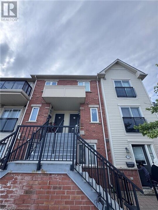 4620 Guildwood Way in Mississauga, ON - Building Photo