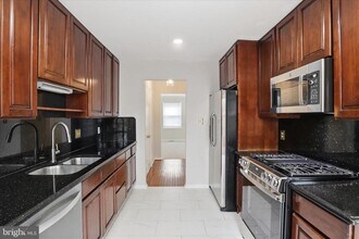 14518 Creek Branch Ct in Centreville, VA - Building Photo - Building Photo