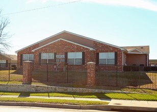 Villas of Eastwood Terrace in Fort Worth, TX - Building Photo - Building Photo