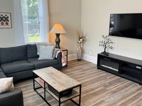 214 E Horah St in Salisbury, NC - Foto de edificio - Building Photo